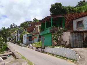 Moradores dos Flexais seguem insatisfeitos com ilhamento social e pedem ajuda do MPAL para realocação