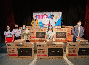 Prefeito Luciano entrega televisores e equipamentos didáticos a escolas e creches em Arapiraca