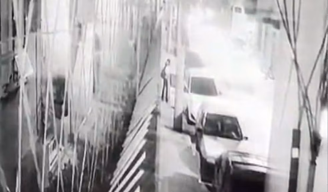 Adolescente escapa de sequestro após pular de carro em movimento no Rio de Janeiro