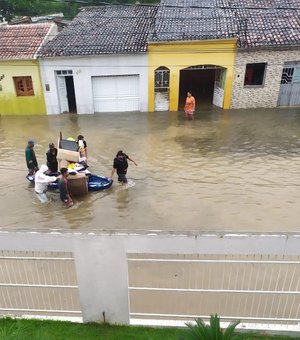 Chuvas mantém mais de mil pessoas desalojadas em Penedo
