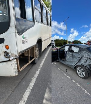 Colisão entre ônibus e carro deixa homem ferido em Matriz de Camaragibe