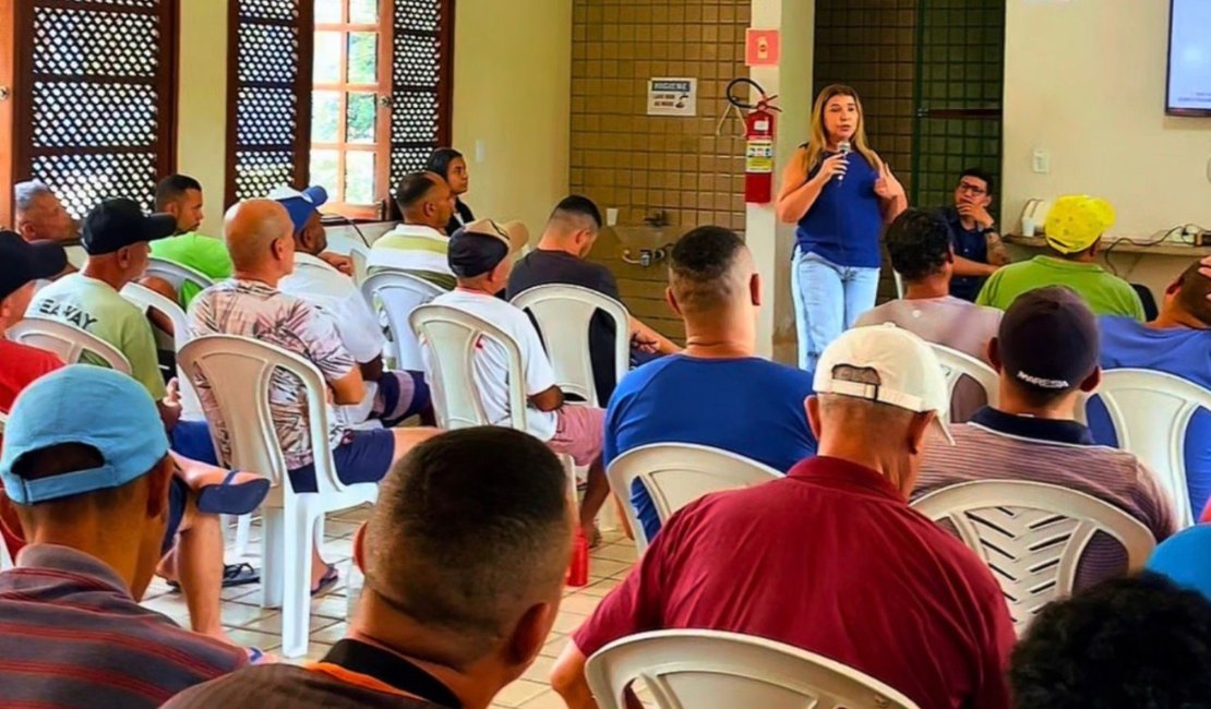 Rute Nezinho ministra palestras sobre combate à violência contra a mulher em instituições de acolhimento