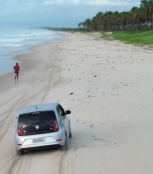 Condutor de carro que ‘passeou’ na Praia do Francês é multado em R$ 15 mil
