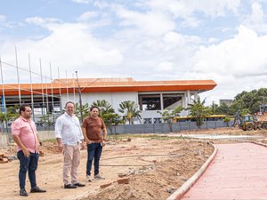 Luciano Barbosa acompanha avanço das obras de revitalização e ampliação do Parque Ceci Cunha