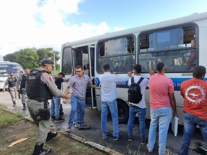 8º BPM realiza operação visando combater assaltos a veículos de transporte alternativo na região