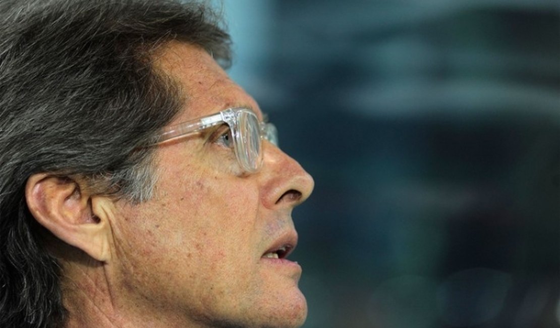 Vasco aguarda Oswaldo de Oliveira  e ainda avalia situação de Celso Roth