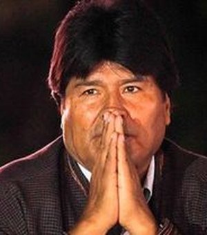 Orações atendidas: Evo Morales suspende criminalização das igrejas