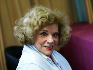 Aos 94 anos, Tônia Carrero é internada com pneumonia no Rio