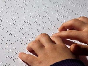 Apesar de ser obrigação prevista em lei, bares e restaurantes não disponibilizam cardápios em braille