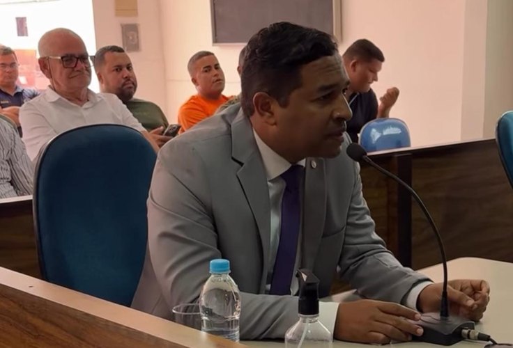 Em sessão da Câmara, vereador expõe caos na saúde de Jequiá da Praia