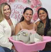 Prefeitura de Jequiá da Praia entrega enxovais para futuras mamães