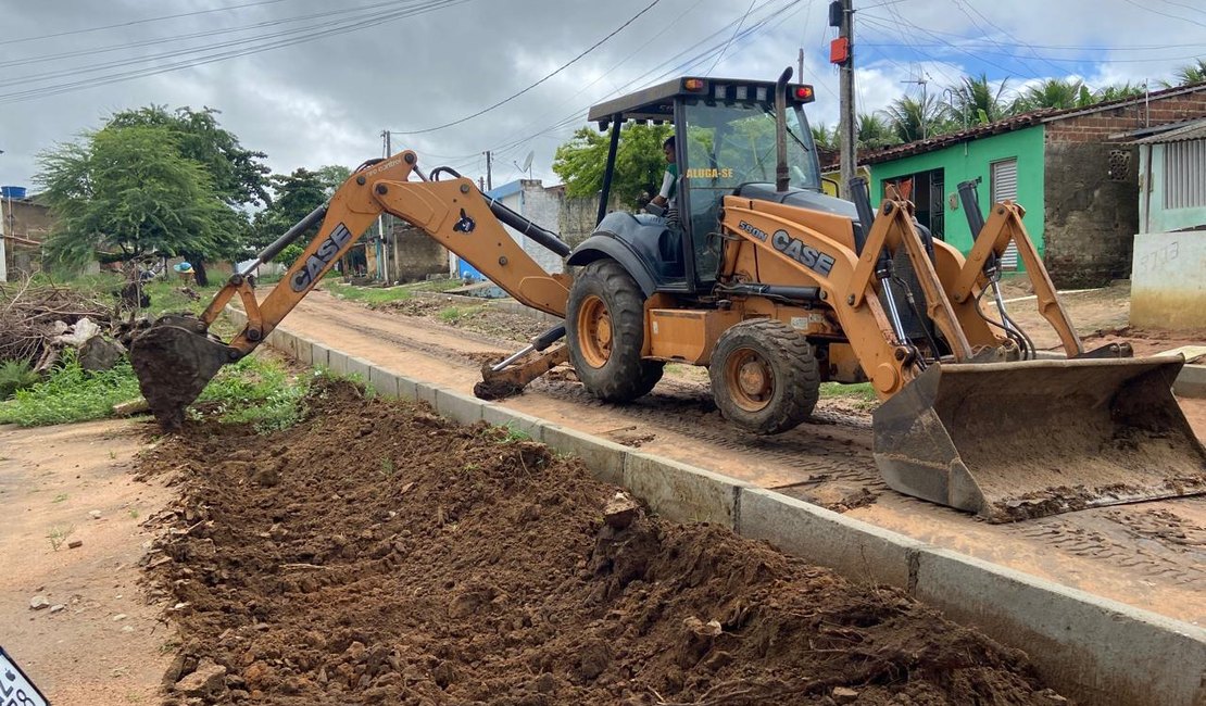 Prefeitura de Palmeira dos Índios avança na implantação de drenagem da avenida Norte-Sul