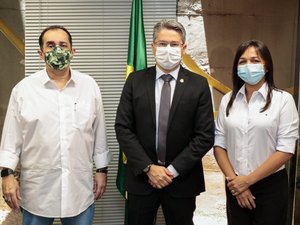Projeto de Lei que permite a vacinação de empresários sem respeitar a fila do SUS é criticado pela bancada do Cidadania no Senado