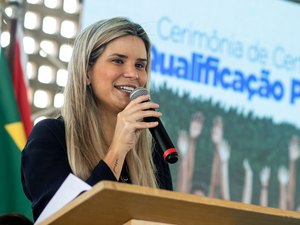 Prefeita Ceci acompanha limpeza das ruas e volta às aulas da rede municipal