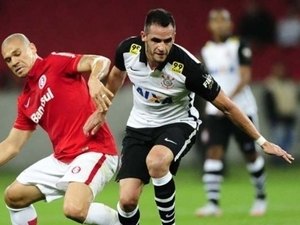 R. Augusto e Gil são novidades de Dunga para estreia nas Eliminatórias