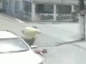 Vídeo mostra criança sendo arrastada após ser atropelada por motocicleta em Boca da Mata