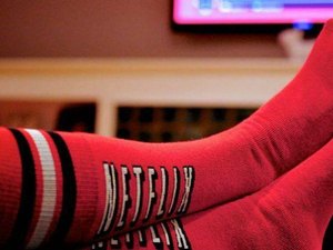 Netflix cria meia que pausa o filme se você dormir