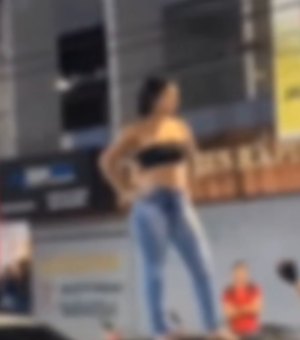 Estudante entra em surto, tira a roupa e sobe em carro em frente a faculdade no bairro do Farol