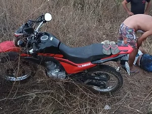 Motociclista fica ferido após perder o controle do veículo e cair em ribanceira na zona rural de Água Branca