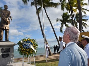 Governador Klever prestigia inauguração de monumento em homenagem ao patrono da marinha