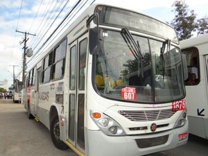 Dupla armada assalta dois ônibus em menos de uma hora; criminosos não são capturados