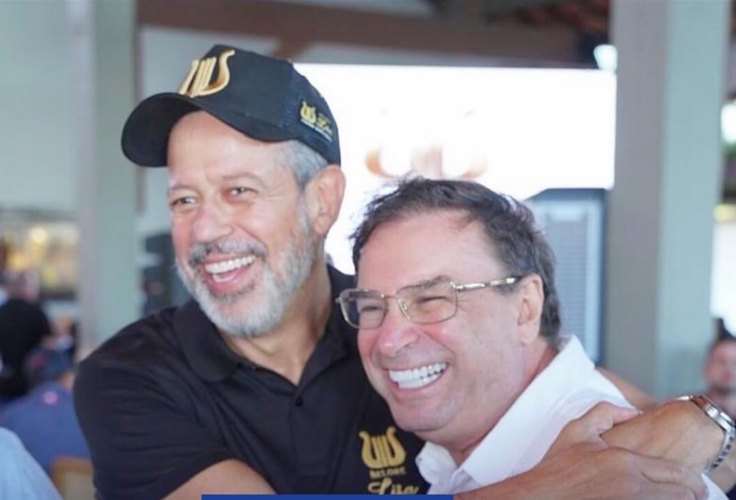 Um dia após afagar Renan, Luciano Barbosa comparece a evento de Arthur Lira