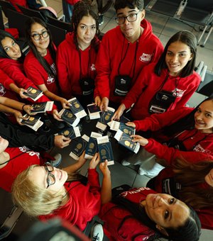 Primeiros 100 intercambistas de Alagoas iniciam trecho final rumo a Londres
