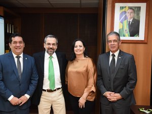 Deputado e vice-prefeita seguem em Brasília na luta pelo Hospital Universitário de Arapiraca
