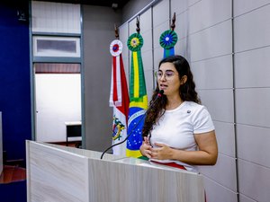 “Descaso com a educação”, diz Teca Nelma sobre crise no transporte da rede municipal