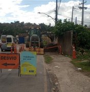 Novo vazamento em rede da BRK provoca interdição no bairro de Bebedouro