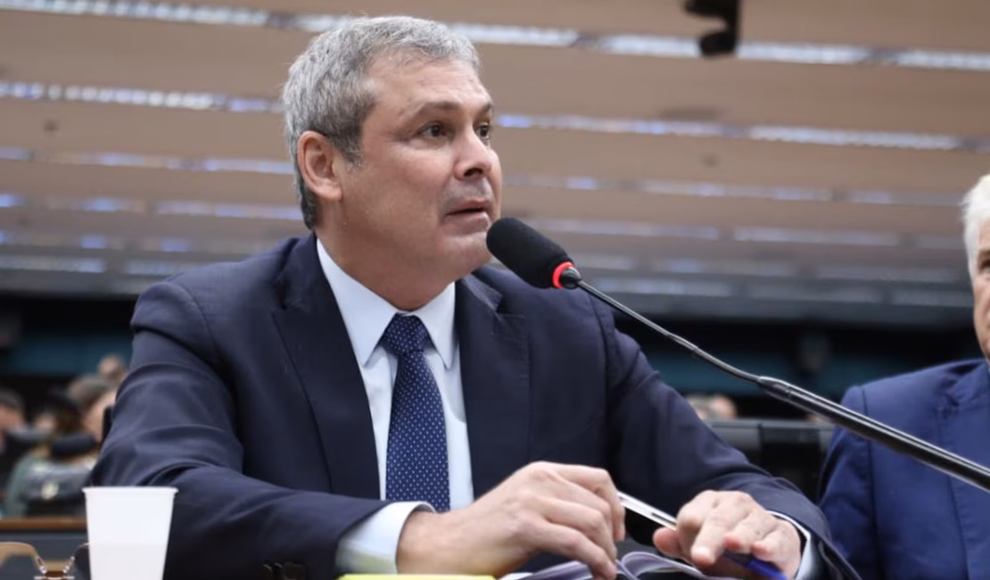 Líder do PT reforça pedido de cassação de Eduardo Bolsonaro
