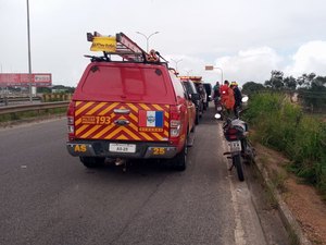 PM e Corpo de Bombeiros  impede que jovem pule de viaduto, em Arapiraca
