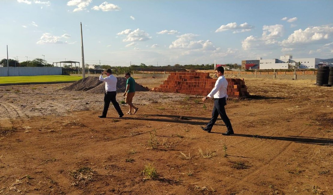 Terrenos irregulares: Ministério Público intima Município de Delmiro Gouveia a cumprir medida liminar e revisar doações