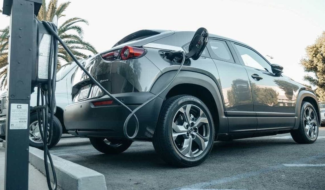 MP pede esclarecimentos sobre recarga em postes e Equatorial diz ter adotado providências