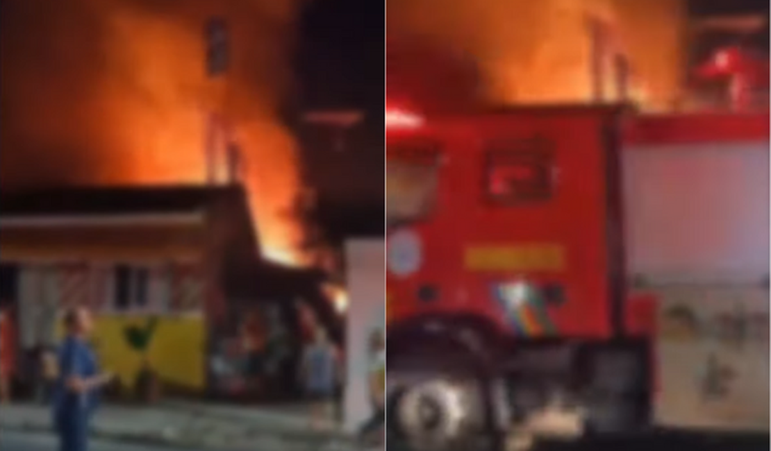 [Vídeo] Incêndio atinge casa e provoca fogo alto, em Maceió