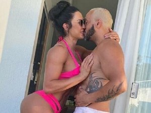 Gracyanne Barbosa e Belo Celebram Chegada de 2020 com beijão