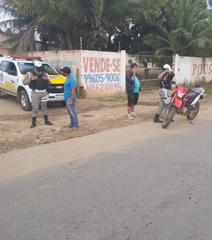 BPRv aborda inabilitados, motociclistas sem capacete e recolhe veículos em Arapiraca