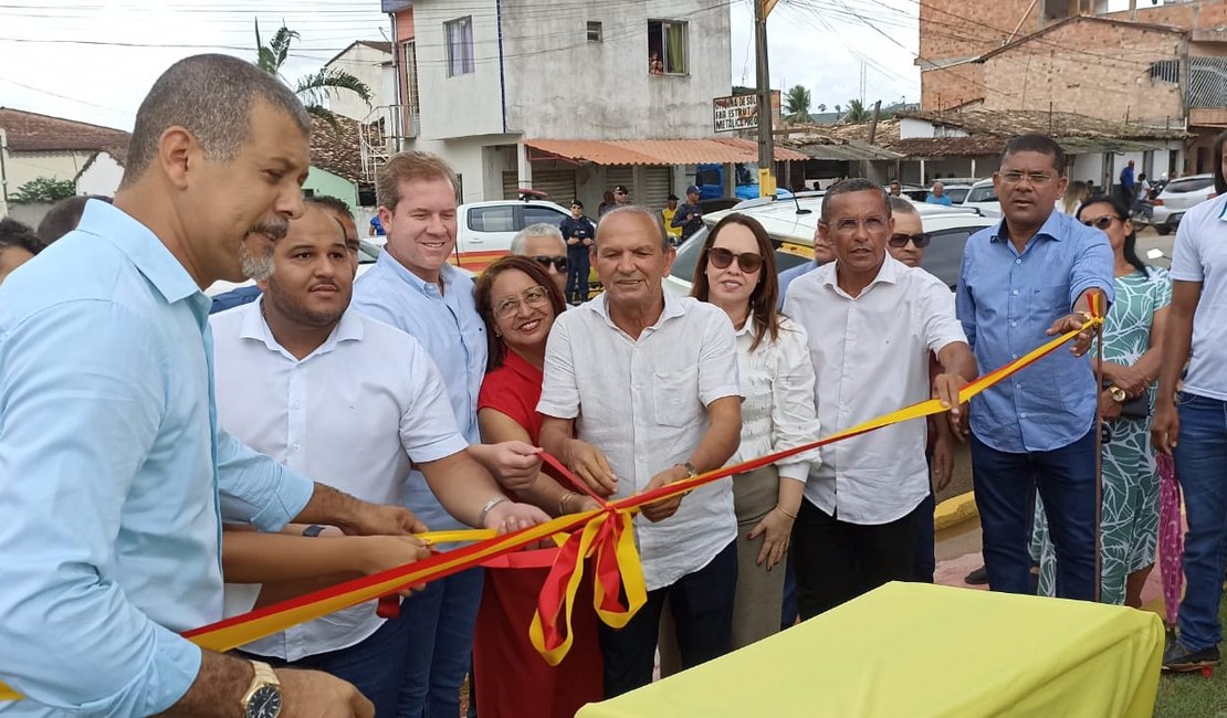 Prefeito inaugura obras no aniversário de 65 anos de Matriz de Camaragibe