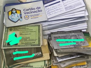 Documentos e cartões esquecidos nos postos de vacinação de Arapiraca podem ser recuperados no Ginásio João Paulo II