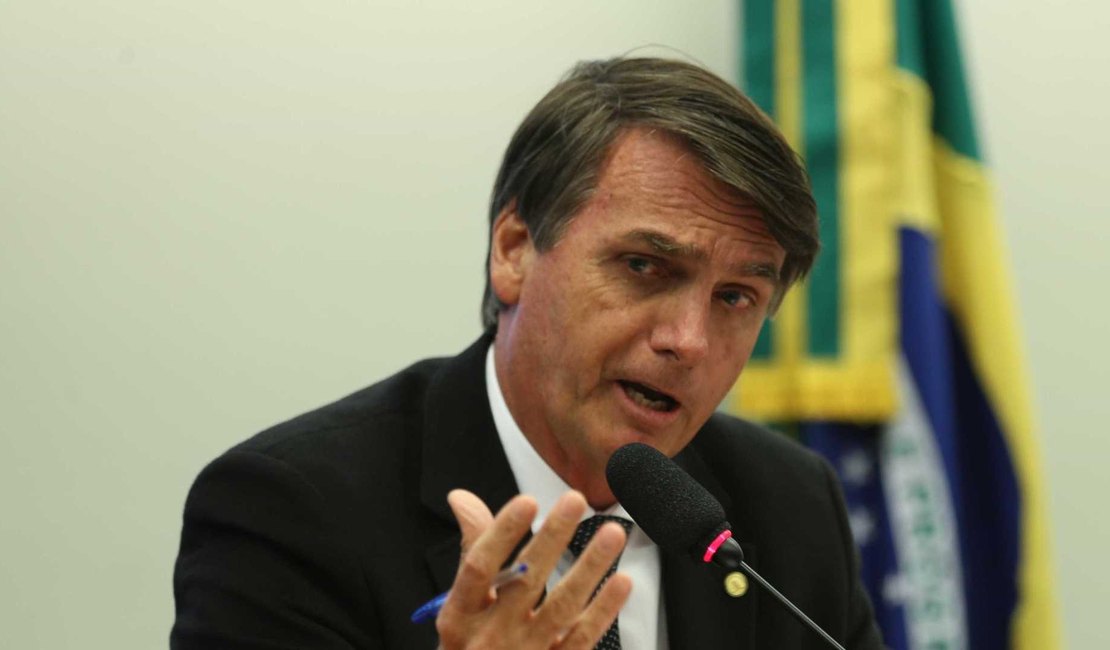 Desaprovação a Bolsonaro sobe a 64%, diz pesquisa