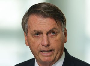 Bolsonaro volta a criticar Coronavac e erra ao dizer que o imunizante não deu certo