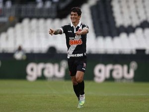 Vasco vence o Macaé com três de Germán Cano