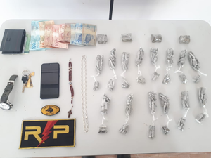 Homem é preso com 128 bombinhas de maconha em Arapiraca