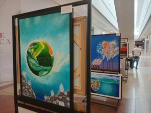 Artista plástico Cícero Brito retrata o perigo ambiental na Terra em 16 telas expostas no Partage Shopping