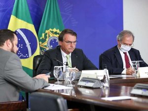 Presidente Jair Bolsonaro critica benefício emergencial próprio dos estados