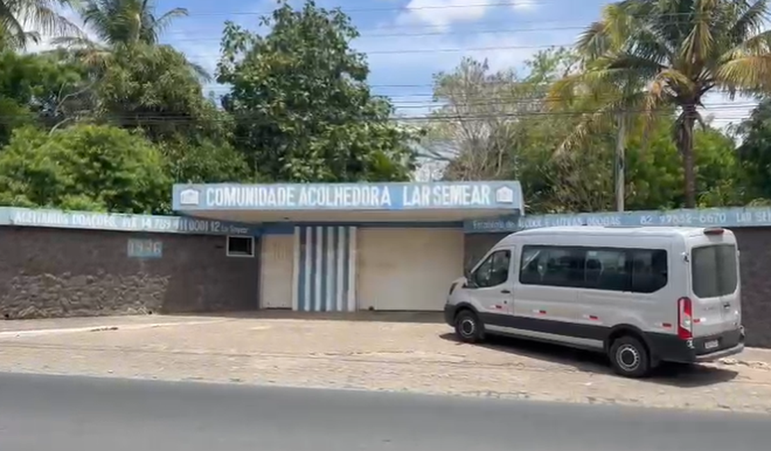 [Vídeo] Acolhidos em clínica de reabilitação fogem com carro da instituição em Arapiraca