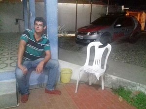 Homem provoca confusão em casa de show e é detido