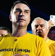 Flávio Bolsonaro pode escolher o candidato a governador de Alagoas nas próximas horas