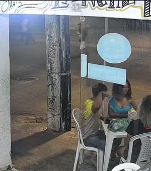 Homem é atropelado por moto ao atravessar rua no Vergel do Lago e morre no HGE