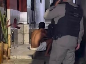 Jovem é perseguido e baleado por grupo encapuzado no 'Beco da Macumba'